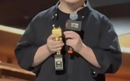 罗永浩被禁言后现身B站颁奖典礼 获年度新人奖并上台发表感言