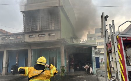 快訊／高雄大寮透天厝火警　屋主受困2樓獲救送醫