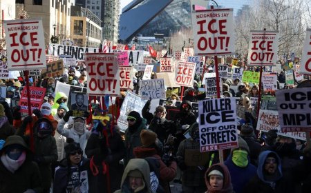 美国明尼苏达州抗议针对非法移民的暴力执法