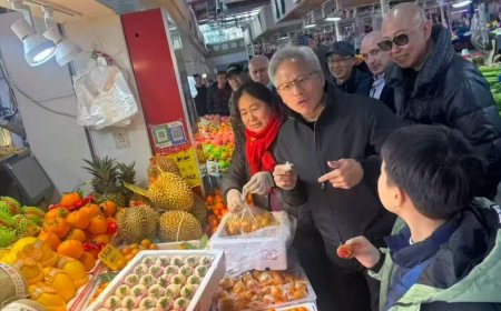 超親民！黃仁勳逛上海陸家嘴菜市場　晚間參加輝達年會