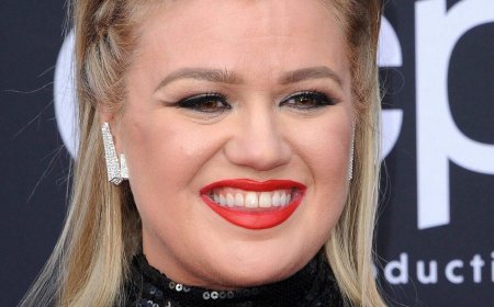 Kelly Clarkson Said To Be ‘One Foot Out The Door’ As Talk Show Exit Rumors Heat Up