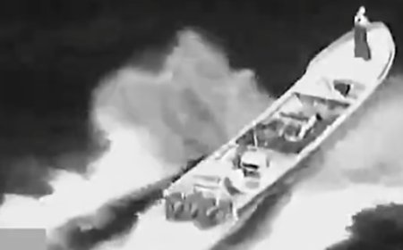 美军称在东太平洋打击一艘“贩毒船” 致2人死亡