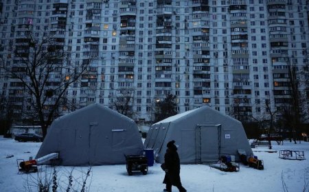 俄军空袭一周后 乌首都仍有约1700公寓楼断暖