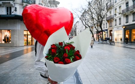 10 Stunning Flower Delivery Gifts To Surprise Your Valentine