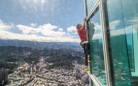 Khloe Kardashian Was All of Us Watching 'Skyscraper Live' Free-Climb Special