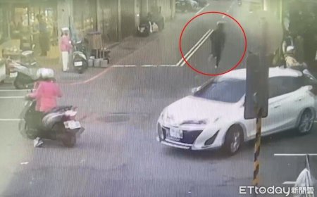 假挑金飾伸手就抓！桃園銀樓42萬黃金被搶　2男騎車逃畫面曝光