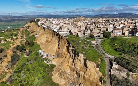 意大利西西里岛山体滑坡 地面裂4公里千人疏散