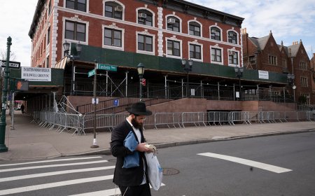 Driver rams car repeatedly into doors of NYC Jewish site, suspect detained