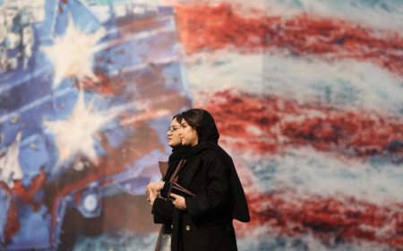 美国在中东军舰增至10艘 特朗普考虑实施军事打击