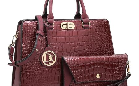 We Found Victoria Beckham’s Rare $49k Bag Look