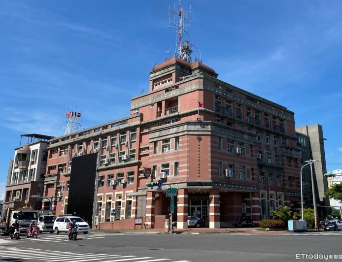 國中生闖同學家尋仇！開槍傷人還持刀追砍　他磕頭道歉求饒送醫