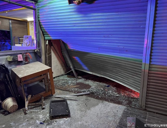 嘉義私人神壇遭10多人砸廟！開車猛撞鐵捲門　檢警持拘票逮2主嫌