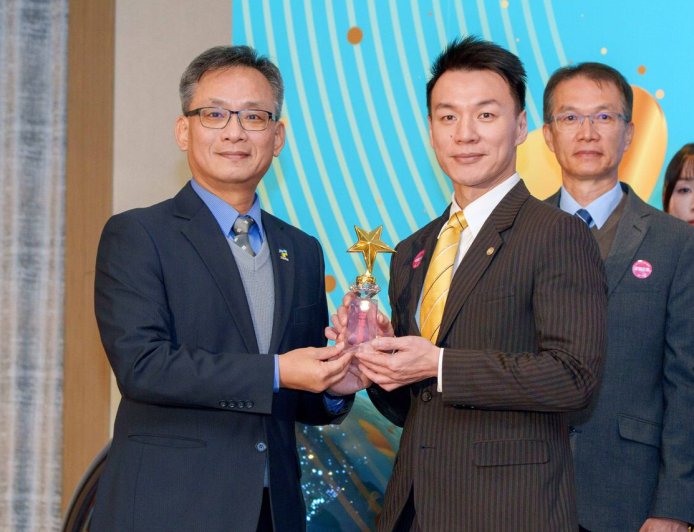 永慶房屋第五度拿下1111人力銀行幸福企業金獎肯定
