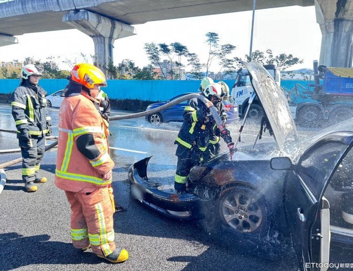 快訊／國3北上50K內側車道火燒車！消防急衝現場　後方回堵