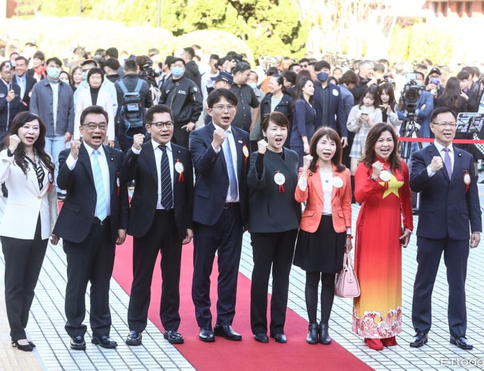 民眾黨落實2年條款！6委員卸任去向曝光　回歸民間、轉戰諸侯選戰