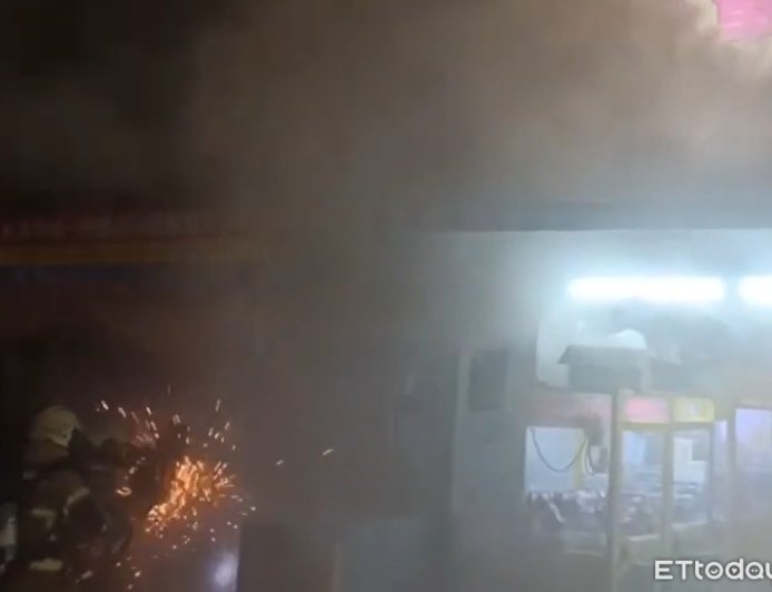 快訊／台南民宅失火「街道瀰漫黑煙」　消防急切割鐵捲門搶救