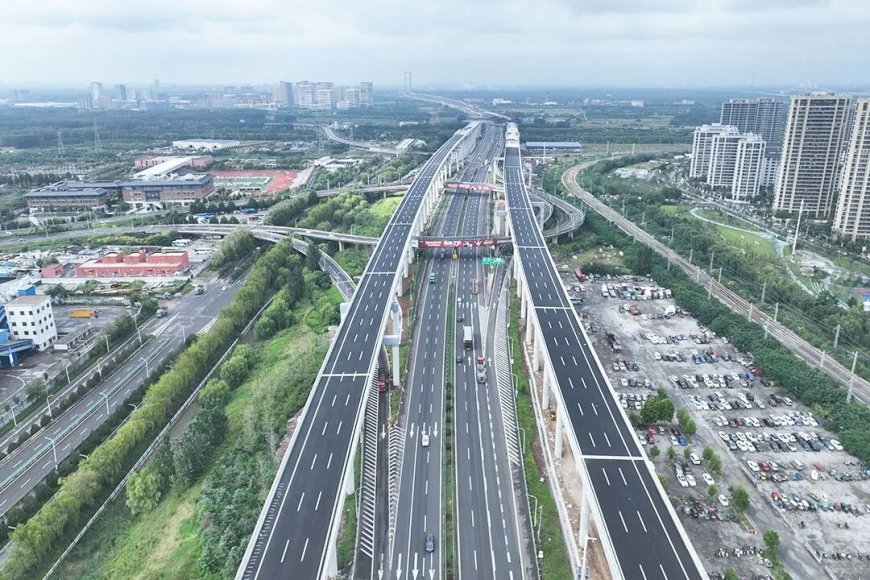 全国首个“6改12车道” 高速公路改扩建项目通车 日均可通行15万辆次