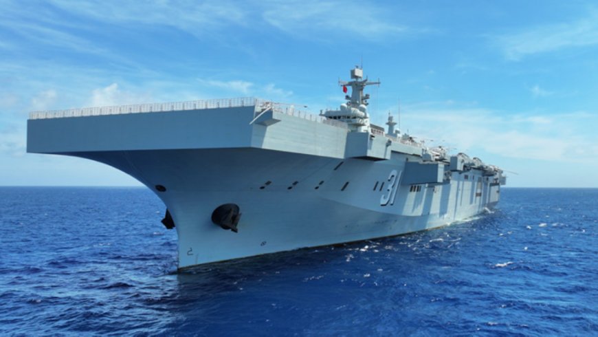 东部战区海报暗藏玄机 海南号两栖攻击舰现身