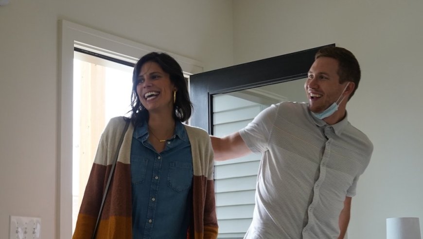 Person of Interest in Ohio Couple's Deaths Was Seen Near Their Home: Video