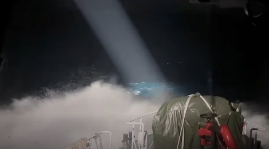 空軍F-16失事「飛官失蹤」！海巡署急派9艦艇搜索　救援畫面曝光