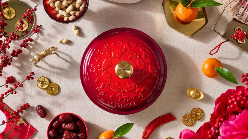 LE CREUSET迎春「旋轉木馬」系列　浮雕工藝讓日常餐桌也有儀式感