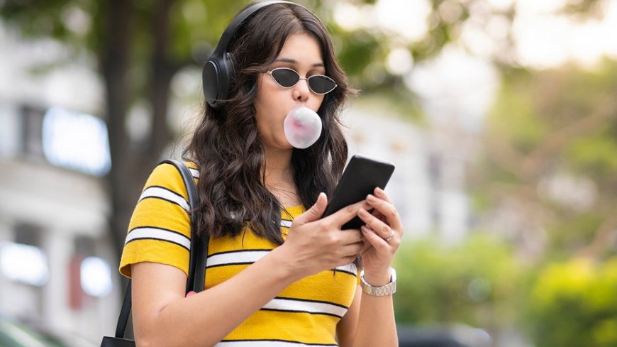 Study reveals why chewing gum might actually help with focus and stress relief