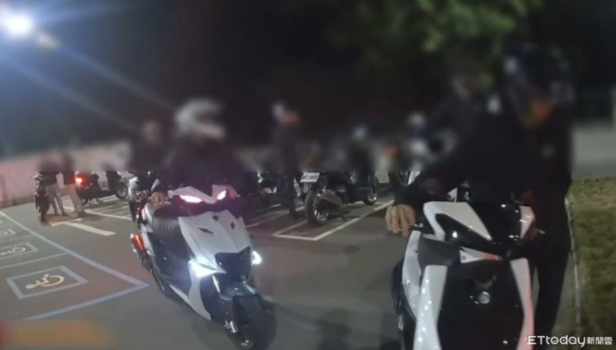 網紅環島發貼紙　50改裝車友深夜聚柴山　警來了...超糗牽車下山