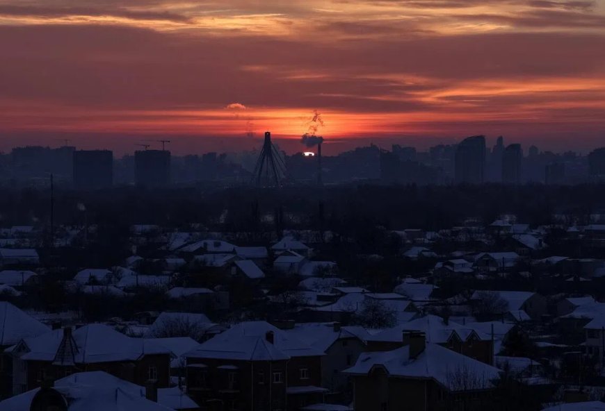 俄猛烈空袭基辅致千栋公寓供暖中断