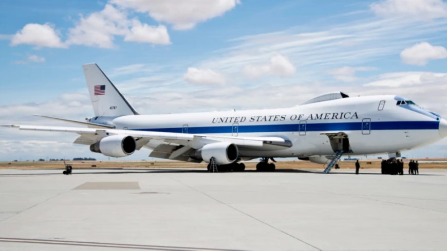 美军“末日飞机”罕见现身洛杉矶机场