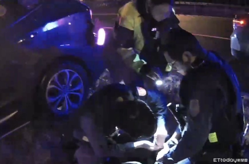 毒駕男未開大燈被盯上　逆向狂飆逃逸！國道遭攔停搜出海洛因