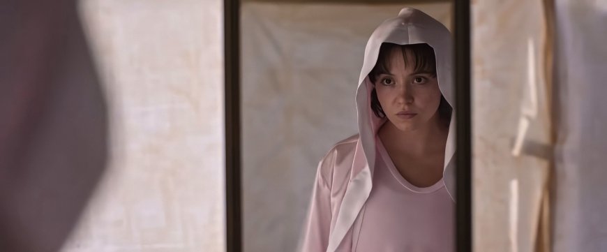 Nikki Glaser Reveals the Savage Jokes She Cut From 2026 Golden Globes