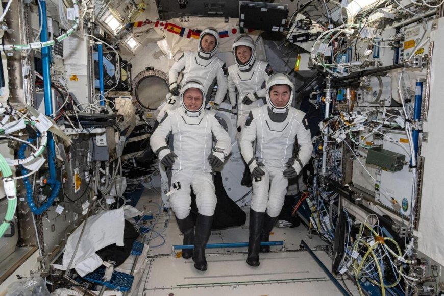 NASA sends 4 astronauts back to Earth in first medical evacuation
