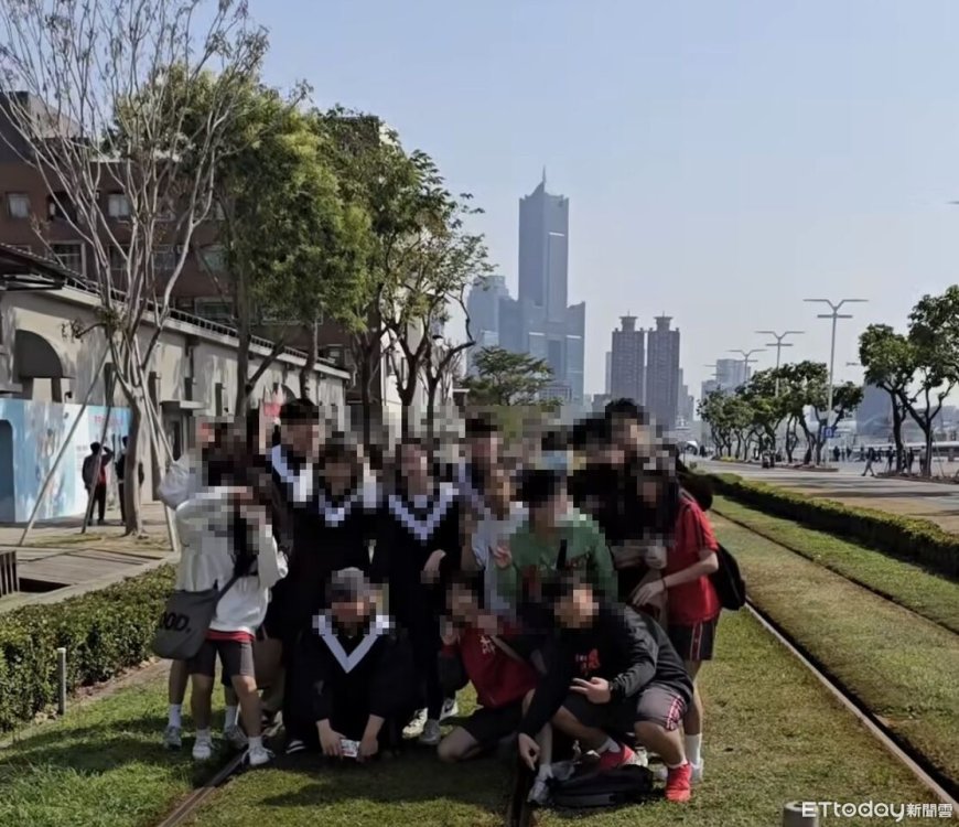 最貴畢業照！大學生闖輕軌軌道拍學士照　遭勸竟回：車來會走