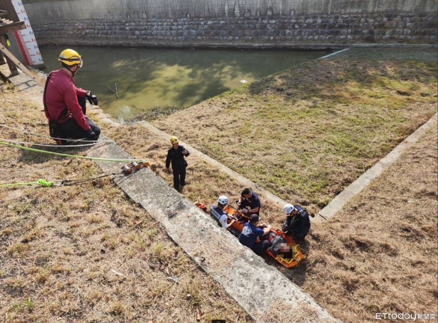 快訊／高雄男垂釣跌落滯洪池摔斷腿　消防架繩索救援