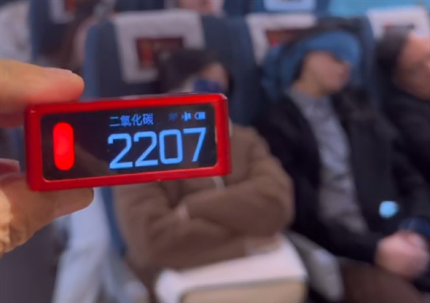 专家回应高铁车厢二氧化碳超标：我国标准限值为2500ppm 限值内无健康影响