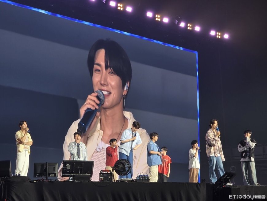 直擊／3種手幅看不夠！SJ以為應援沒了　2樓排出超猛「燈光應援」美炸