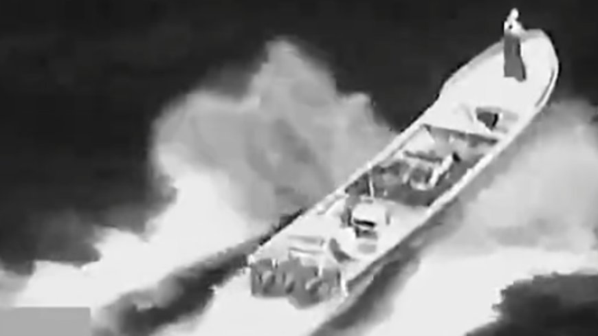 美军称在东太平洋打击一艘“贩毒船” 致2人死亡