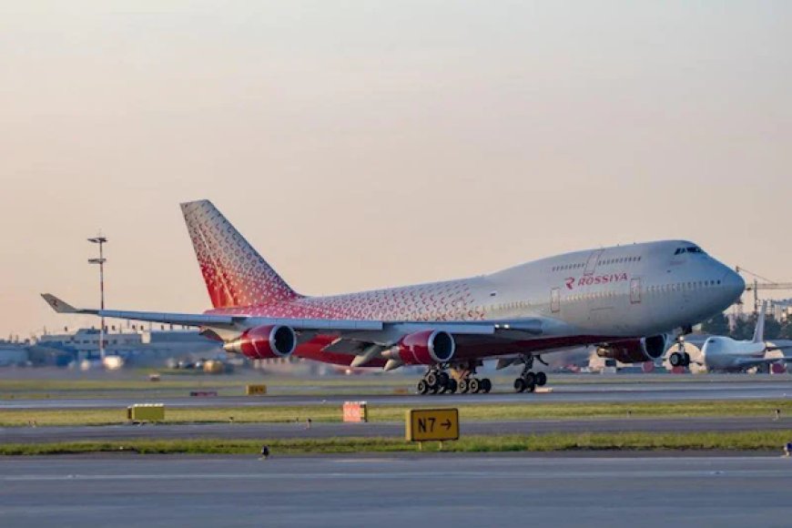 一波音747-400客机起飞时引擎故障 推力失衡致飞机冲出跑道