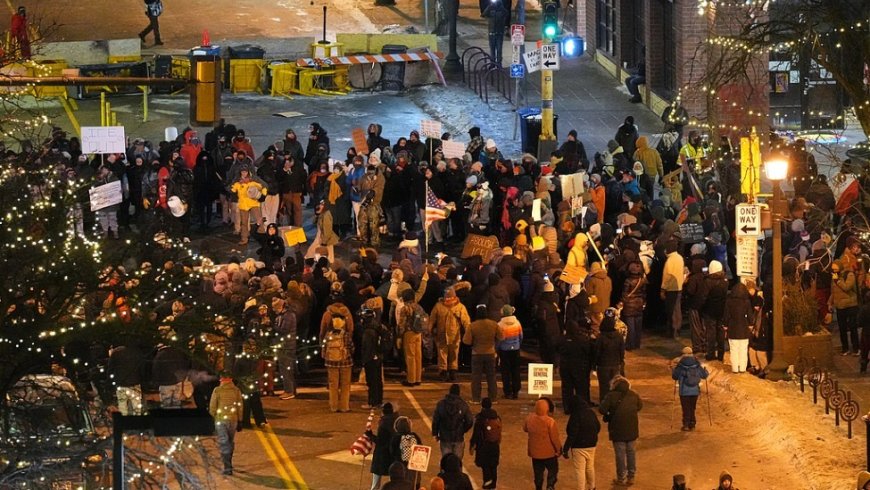 又一民众遭执法人员枪杀 明尼苏达州硬刚美政府