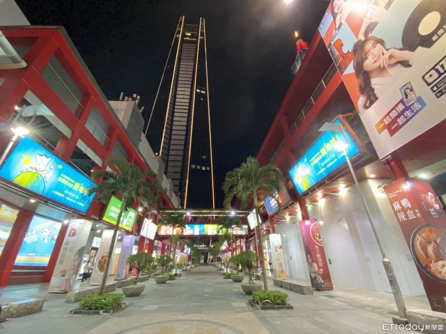 27歲男跟大22歲長髮姐姐空橋「半裸咬咬」　信義威秀激戰下場GG