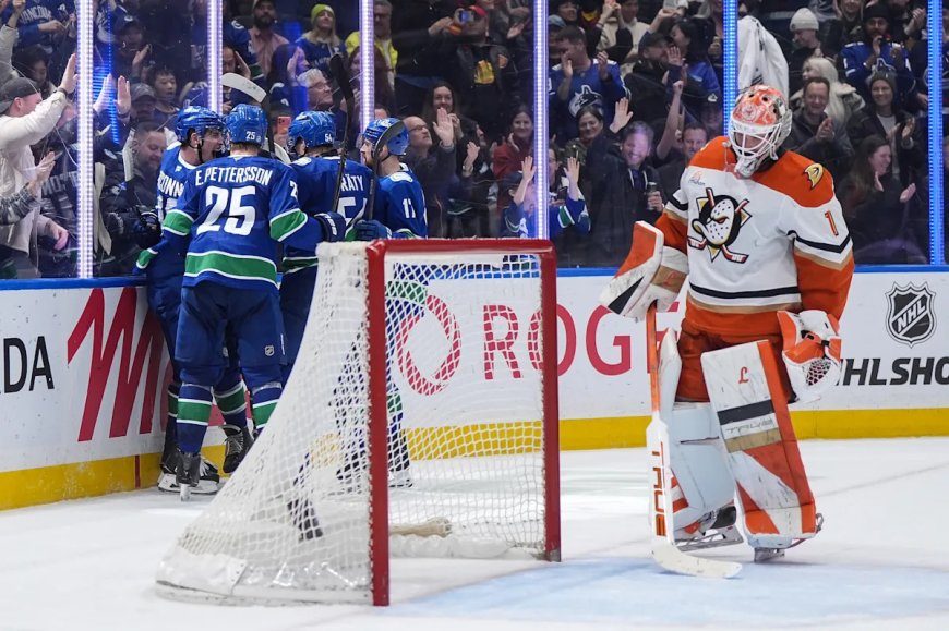 Tolopilo makes 32 saves in Canucks' 2-0 win over Ducks, but doesn't get credit for shutout