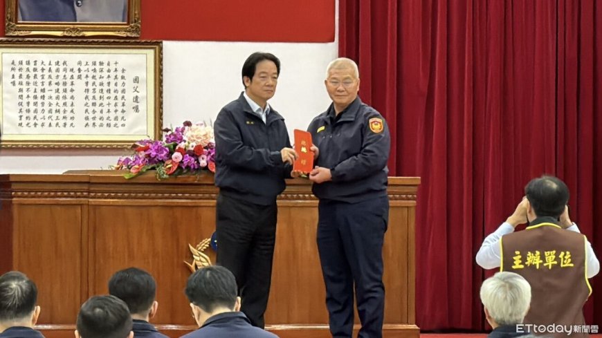總統賴清德出席2026年首次署務會報　致贈各警察局年節加菜金