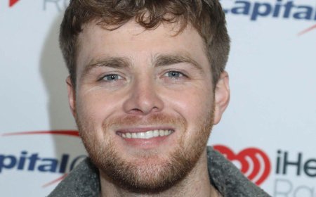 Alex Warren Reveals What He Heard During Grammys Audio Glitch