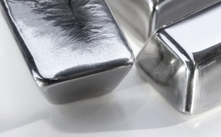 “网红基”国投瑞银白银LOF连续三跌停，此前因估值调整净值跌31.5%