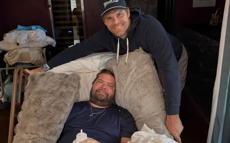 NFL's Greg Olsen Announces Death of His Brother Chris at 42 in Emotional Post