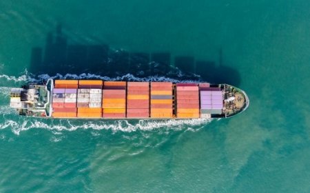 上海市政协委员钟永喜：沪港优势互补，推动两地企业“拼船出海”｜上海两会