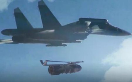 3000公斤炸弹砸中大坝，俄军冰封康斯坦丁，乌军原地投降升旗白旗