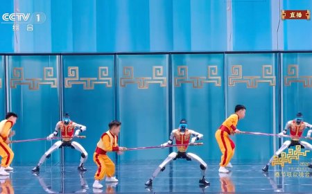 宇树机器人春晚后台排练花絮公开，H2 身着大圣重甲脚踏“筋斗云”亮相