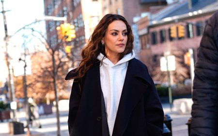 Mila Kunis' Loose Jeans Style Is Perfect for Petites — Get the Look