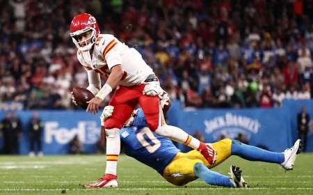 Chiefs News 2/19: Mahomes restructure was a desperate move by Chiefs